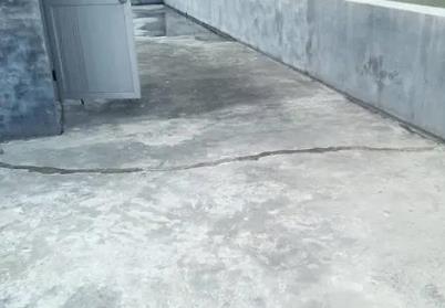 始兴楼顶漏水维修公司分享下如何解决卫生间隐蔽部位漏水的问题?