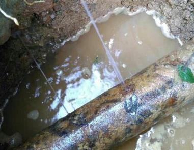 始兴楼顶渗水维修公司分享下地暖漏水的原因及检测方法。